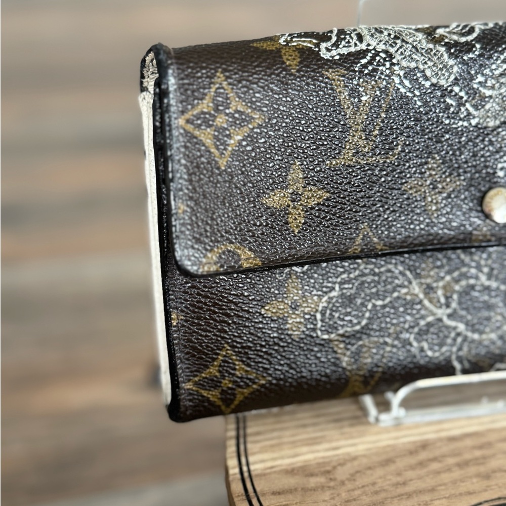 Louis Vuitton monogram embroidered wallet - Picture 2 of 7